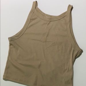 Fitted and slightly ribbed crop top